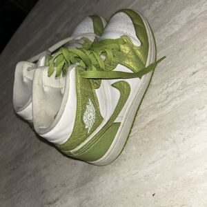 Nike White & Green Air Jordan 1 Mid Green python Sneakers